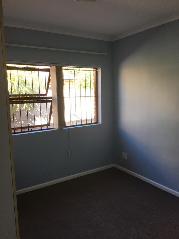 To Let 3 Bedroom Property for Rent in Uitzicht Western Cape